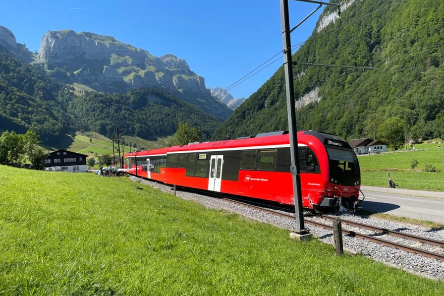 Appenzeller Bahnen இல் இருந்து வந்த ஒரு ரயில் காருடன் மோதி விபத்து.!! 1 Appenzeller