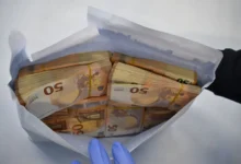 சுவிட்சர்லாந்து சுங்கச் சோதனை, BAZG Switzerland, Buchs border control, Swiss money laundering case, 356000 euro seizure, Swiss Tamil News, Salzburg Zurich train, Switzerland cash control, சென்ட்கேலன் கன்டோனல் காவல் துறை, Swiss border news