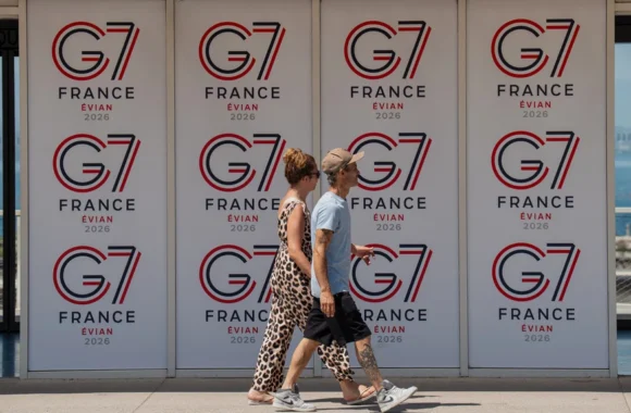 G7 உச்சிமாநாட்டை முன்னிட்டு ஜெனீவாவில் பதற்றம்: கடைகள் பாதுகாப்பு தடுப்புகள் அமைக்க தொடக்கம் 2 N5b