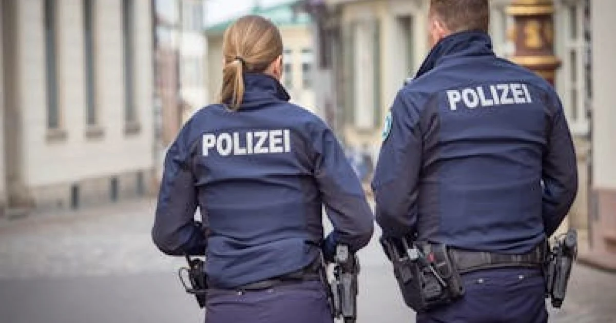 ஒபர்வில் பகுதியில் 84 வயது முதியவரின் கைக்கடிகாரம் பறிப்பு; மூவரை தேடும் போலீசார் 17 N6 1