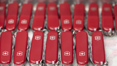 சுவிஸின் பிரபல Victorinox நிறுவனத்தில் பரபரப்பு... திருட்டு வழக்கால் அதிர்ந்த அதிகாரிகள்! 3 19j 4