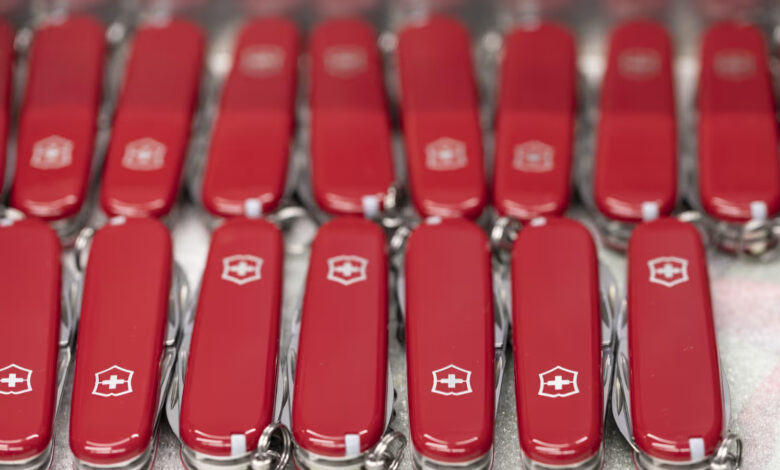 சுவிஸின் பிரபல Victorinox நிறுவனத்தில் பரபரப்பு... திருட்டு வழக்கால் அதிர்ந்த அதிகாரிகள்! 1 19j 4