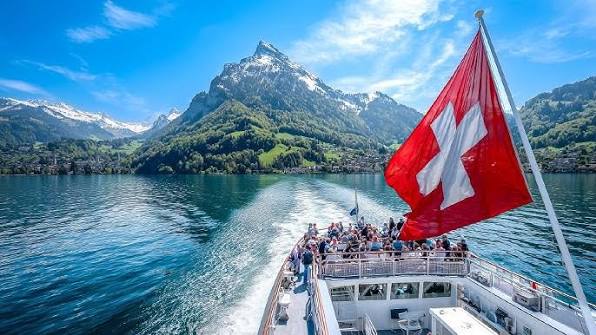 லூசர்ன் நகரம் : சுவிட்சர்லாந்தின் சொர்க்கப் புள்ளி.! 4 Lake Lucerne Cruise