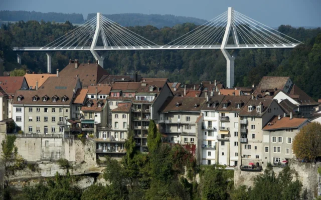 ஃப்ரிபோர்கில் 1,500 பேர் காலநிலை ஆர்ப்பாட்டம் 4 1500 Menschen demonstrieren in Freiburg