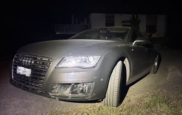 திருடிய Audi கார் சேதமடைந்த நிலையில் மீட்பு! குற்றவாளிகளுக்கு போலீஸ் வலை! 4 29P 666