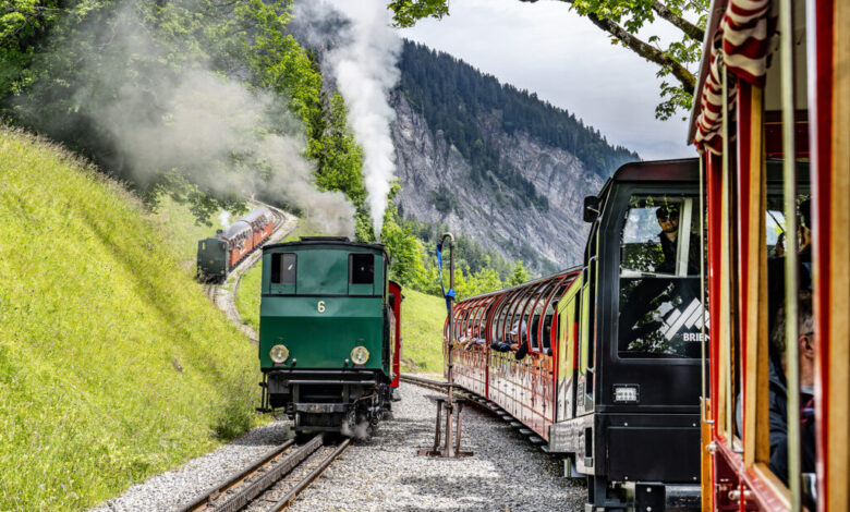 சுவிட்சர்லாந்தின் 130 ஆண்டுகள் பழமையான நீராவி ரயிலில் ஒரு மலைப் பயணம்! 1 Brienz Rothorn Bahn